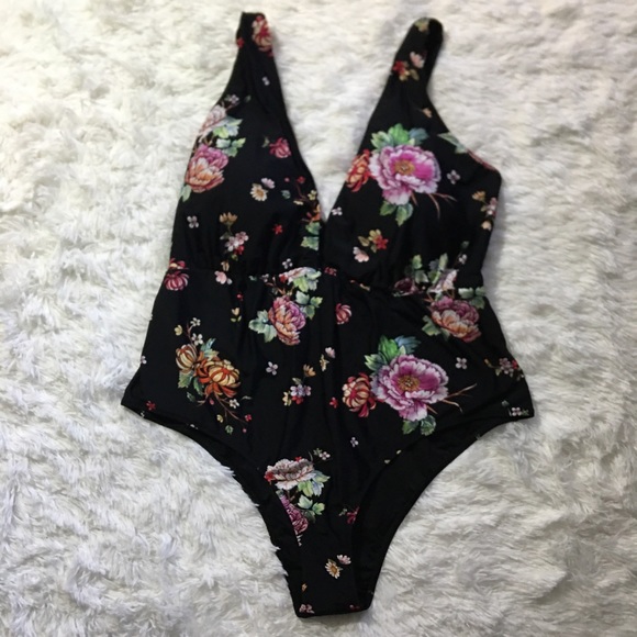 Cupshe One Piece Swimsuit with Plunging Neckline - Picture 3 of 5